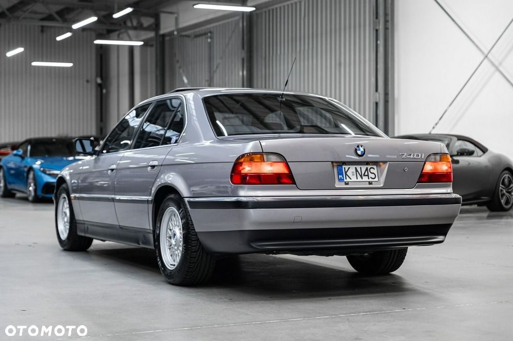 BMW Seria 7 740i V8 - 13