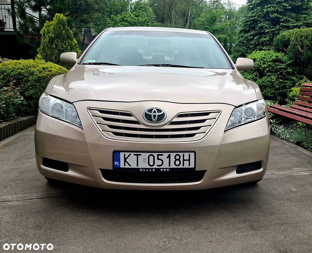 Toyota Camry - 1