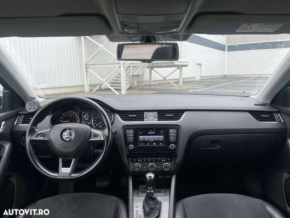 Skoda Octavia Combi 2.0 TDI 4x4 DSG Scout - 24