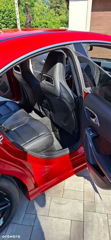 Mercedes-Benz CLA 250 4Matic 7G-DCT AMG Line - 10