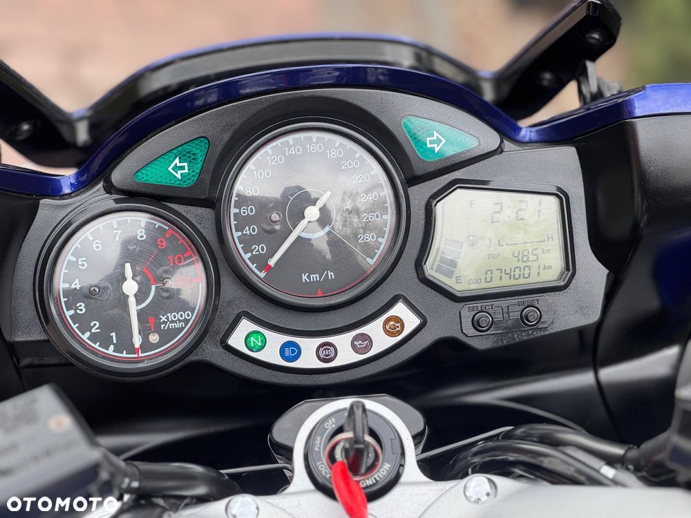 Yamaha FJR - 28