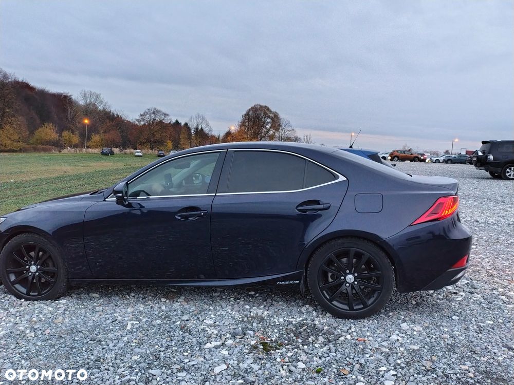 Lexus IS 300h Elegance - 11
