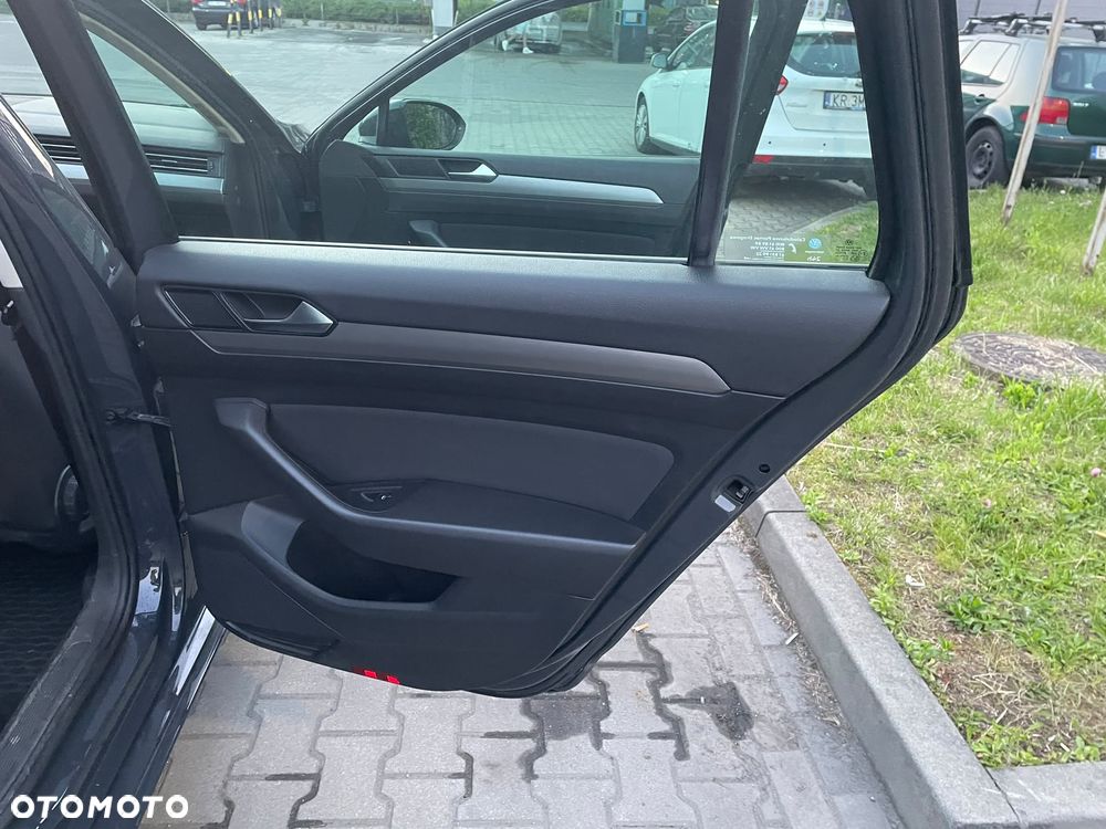 Volkswagen Passat 2.0 TDI BMT Trendline - 22