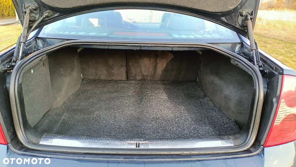 Volkswagen Passat 2.5 TDI 4Mot Highline - 8