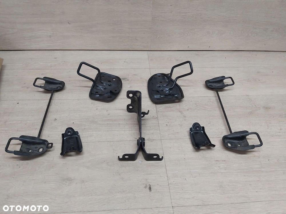 Toyota Prius IV 1,8 xw50 mocowanie kanapy tył zawias - 15