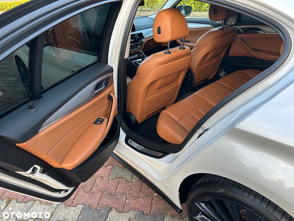 BMW Seria 5 520d xDrive - 11