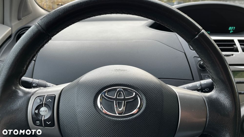 Toyota Yaris 1.0 Terra A/C - 23