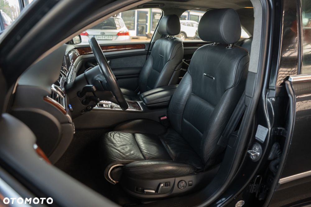 Audi A8 4.2 L Quattro - 25