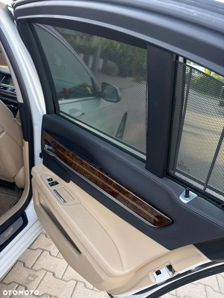 BMW Seria 7 - 12