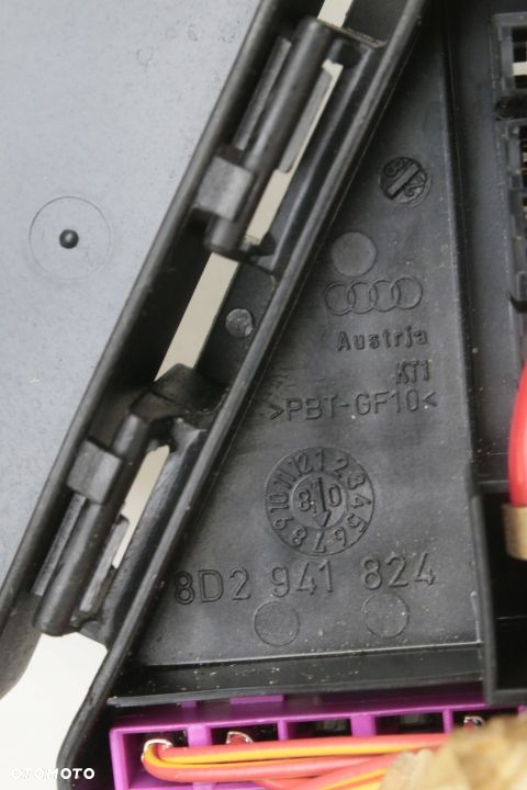 SKRZYNKA BEZPIECZNIKÓW AUDI A4 B7 2.7 - 3