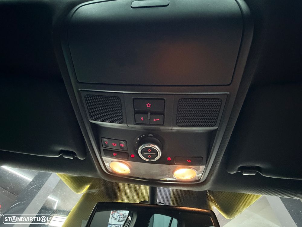 VW Tiguan 2.0 TDI DPF BlueMotion Exclusive - 36
