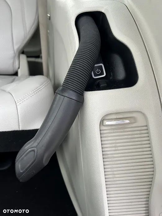 Chrysler Pacifica - 4