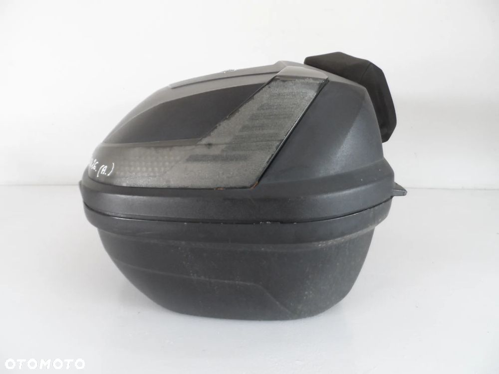 KUFER MOTOCYKLOWY GIVI Z OPARCIEM - 4