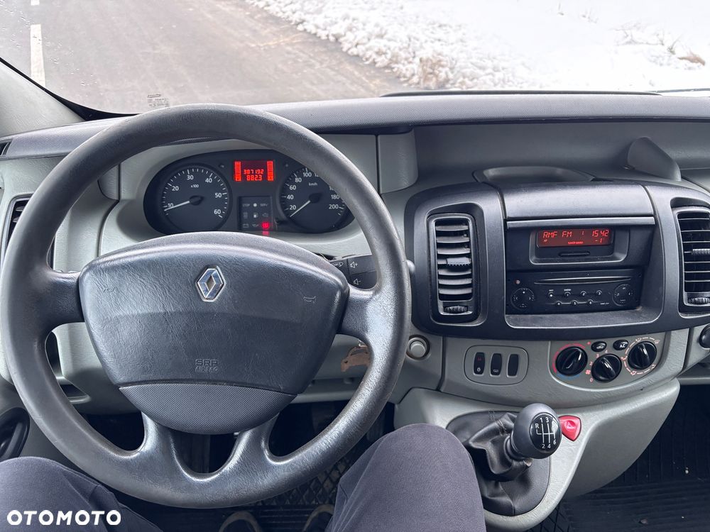Renault Trafic Passenger - 12