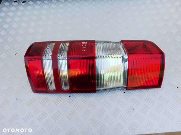 Mercedes Sprinter 906 lampa PRAWA tył pasażera 06-17r