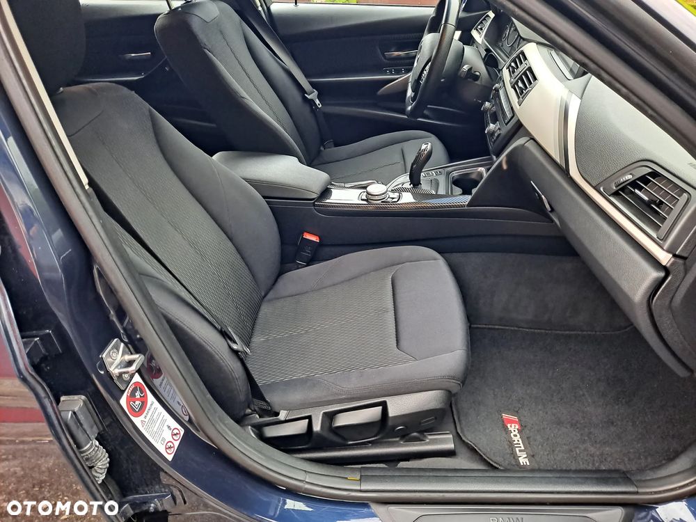 BMW Seria 3 320d Touring Sport Line - 10