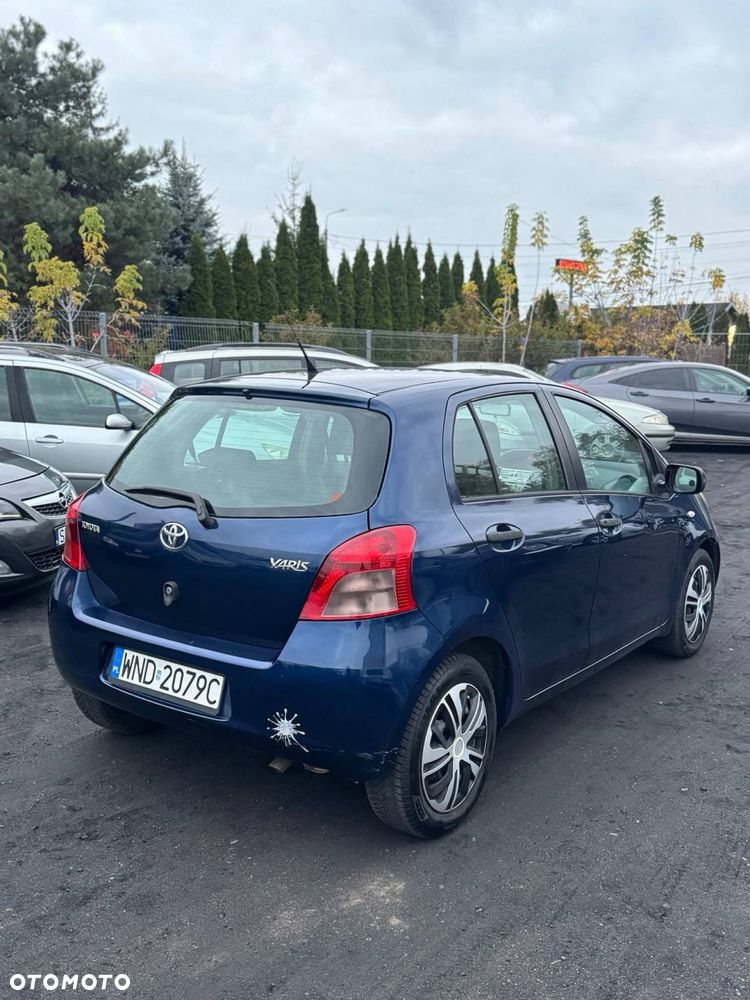 Toyota Yaris - 4