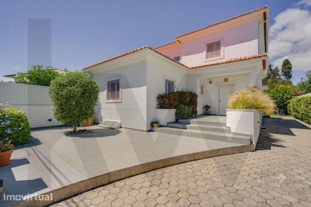 Moradia T5 (4 Suites + 1 quarto) em S. Pedro do Estoril - Grande imagem: 3/44