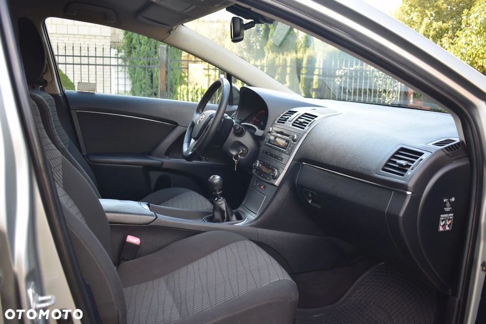 Toyota Avensis 1.8 Sol - 3