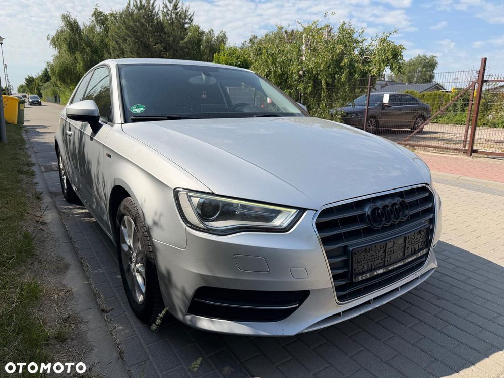 Audi A3 3-drzwiowe 1.6 TDI DPF Ambition S tronic - 2