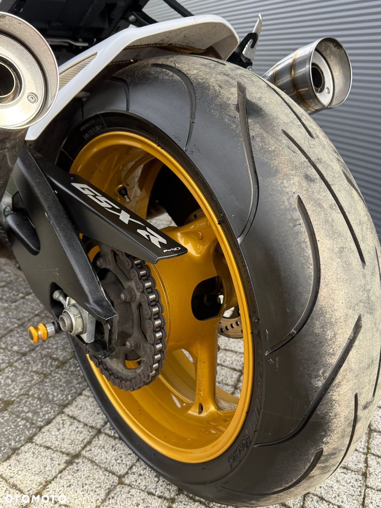 Suzuki GSX-R - 16