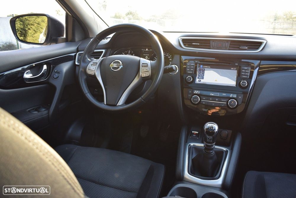 Nissan Qashqai 1.5 dCi N-Connecta J18+Led - 22
