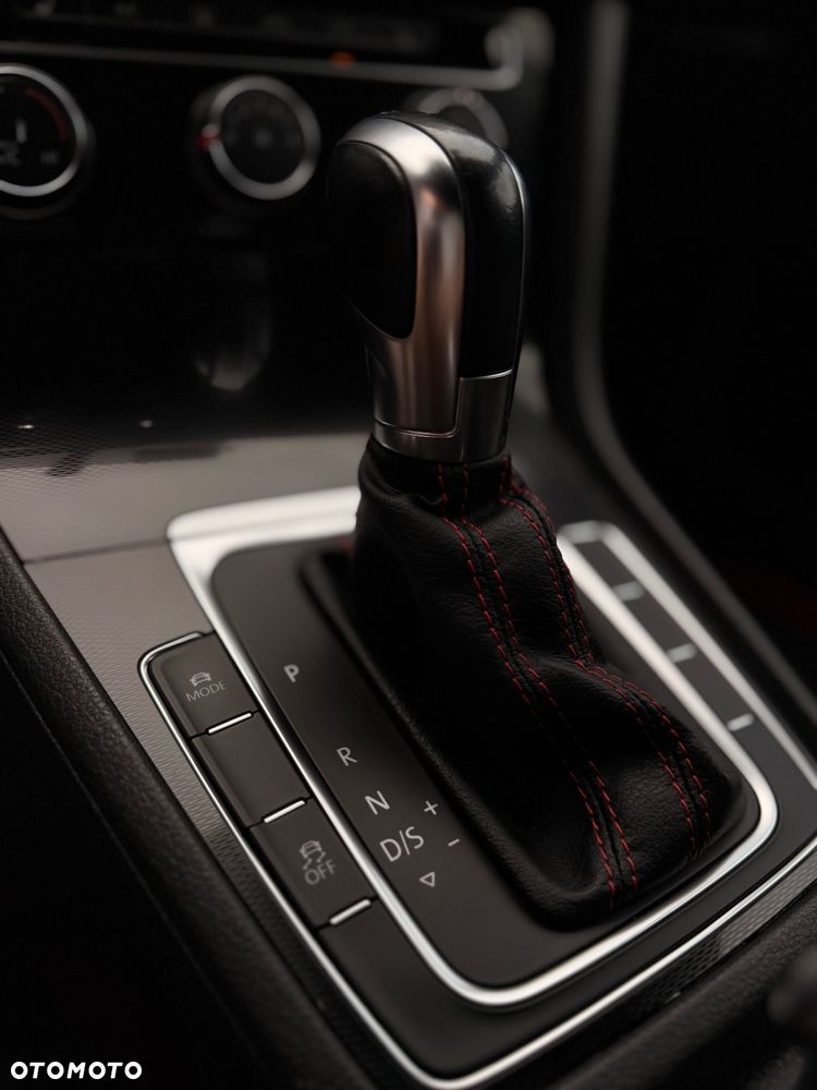 Volkswagen Golf - 14