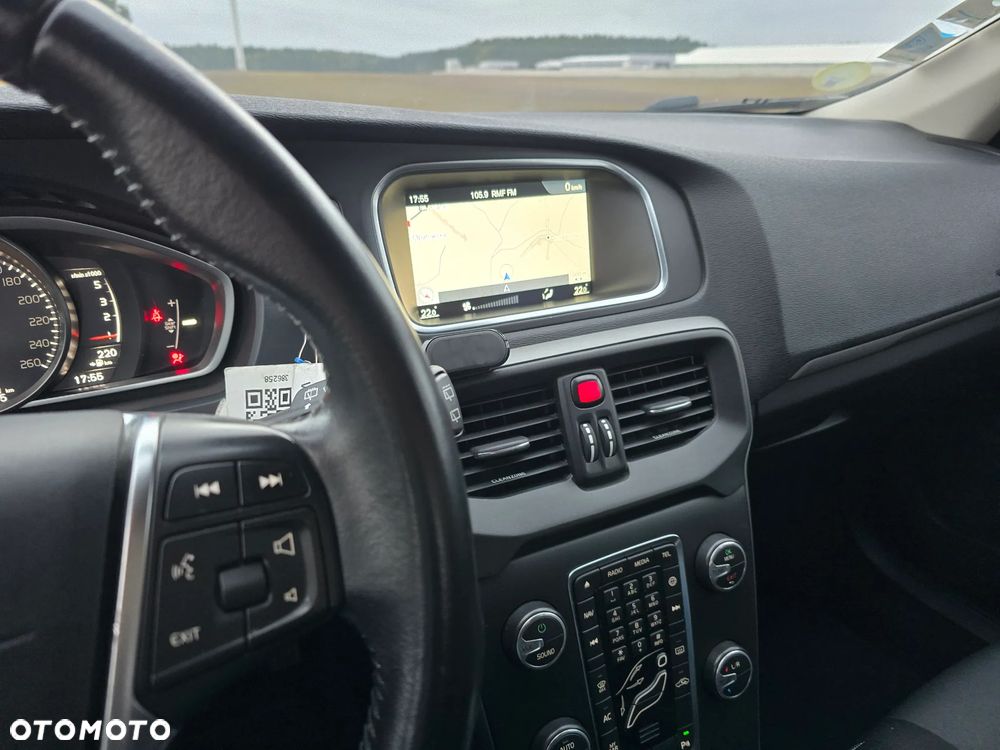 Volvo V40 D2 Drive-E Momentum - 10