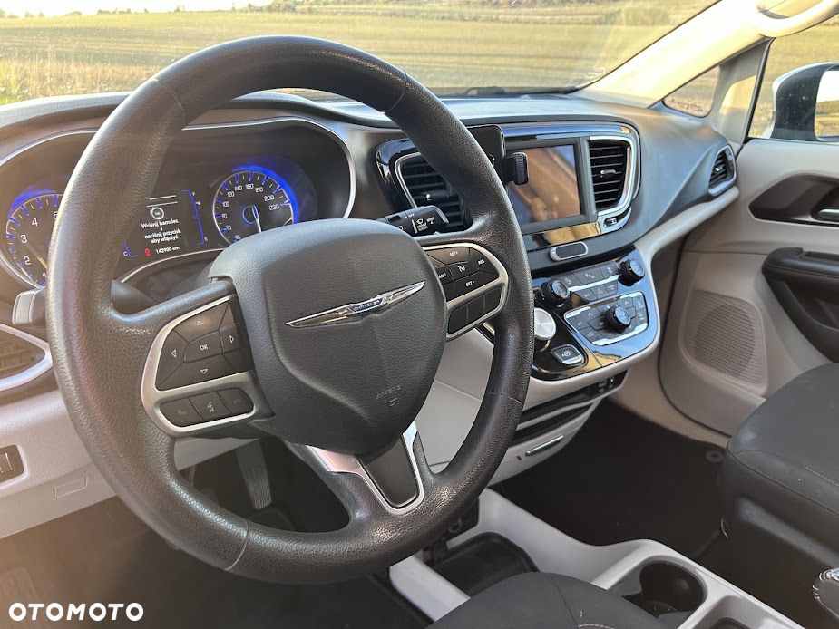 Chrysler Pacifica - 38