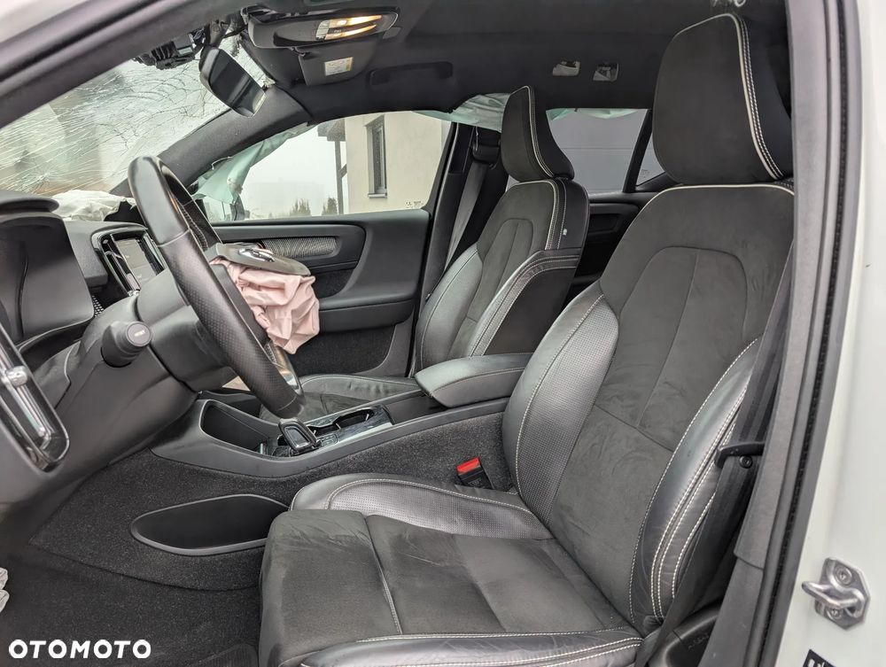 Volvo XC 40 82kWh P8 Recharge AWD Pro - 15