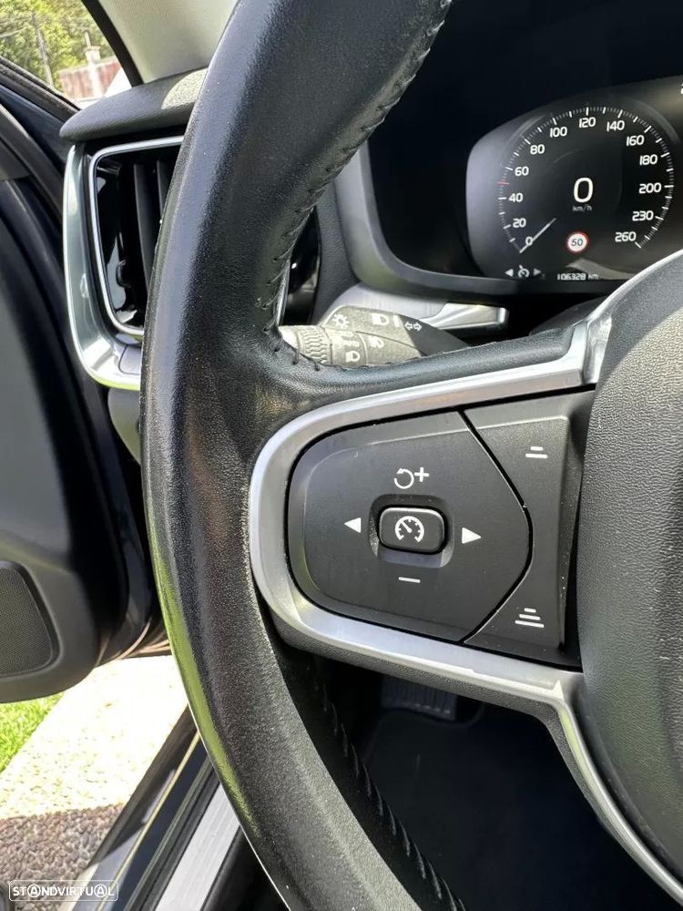 Volvo V60 2.0 D3 Momentum Plus - 45