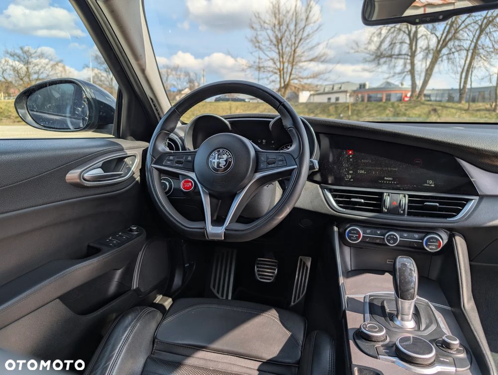 Alfa Romeo Giulia 2.0 Turbo 16V AT8-Q4 Veloce - 15