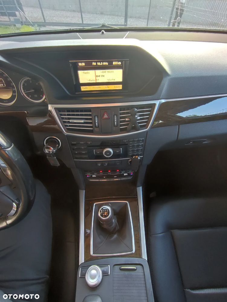 Mercedes-Benz Klasa E 200 CDI BlueEff - 14