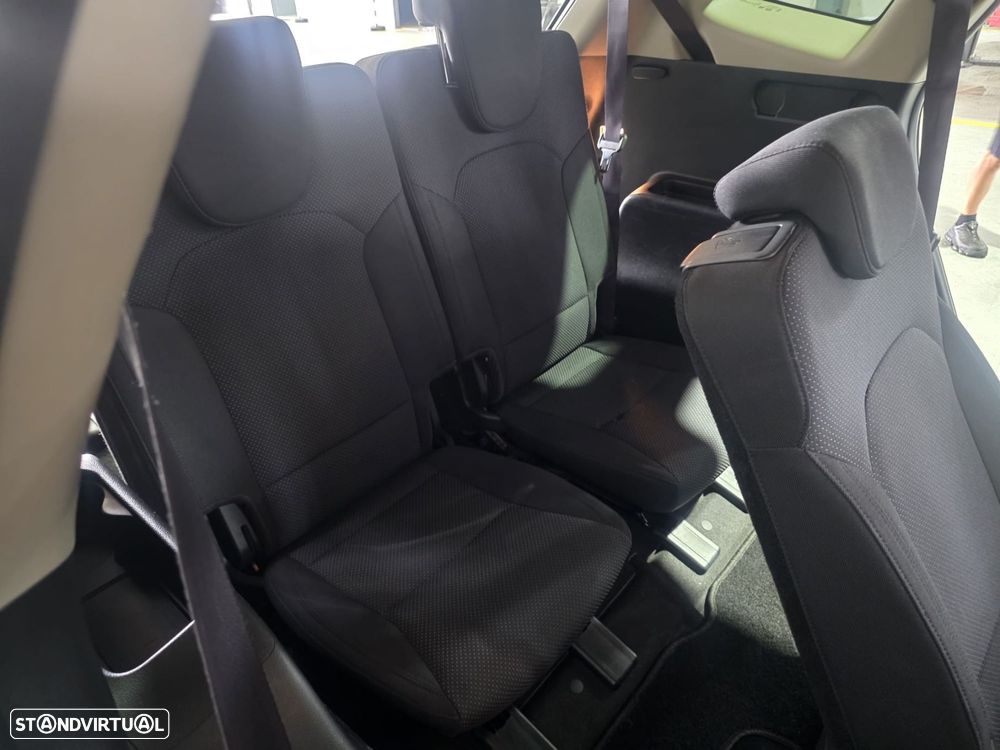 Kia Carens - 17