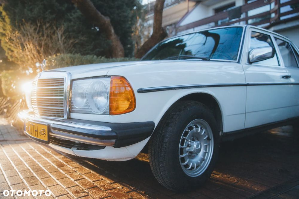 Mercedes-Benz W123 - 1