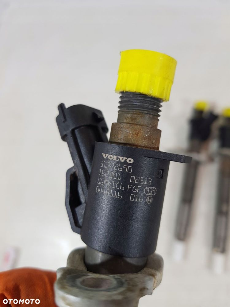 wtryskiwacz paliwa 31272690 volvo v70 xc60 xc70 s60 s80 2.4d d5244t12 - 5