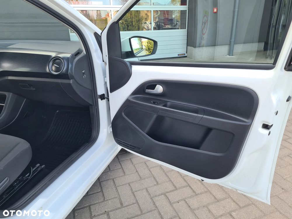 Volkswagen up! United - 8