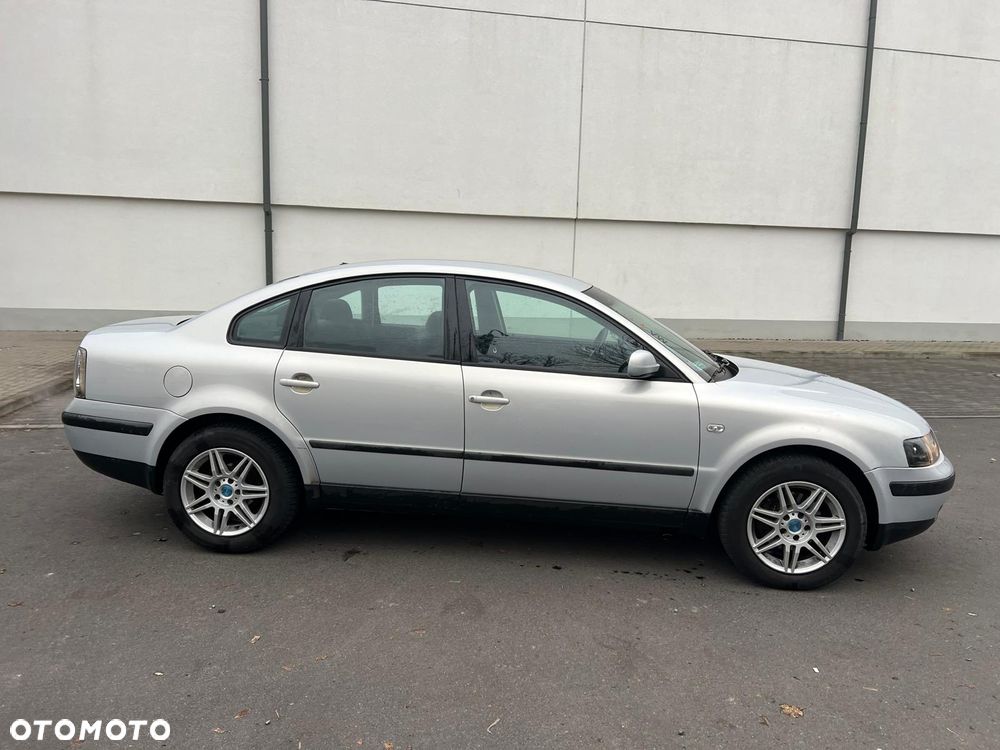 Volkswagen Passat 1.8T Trendline - 9