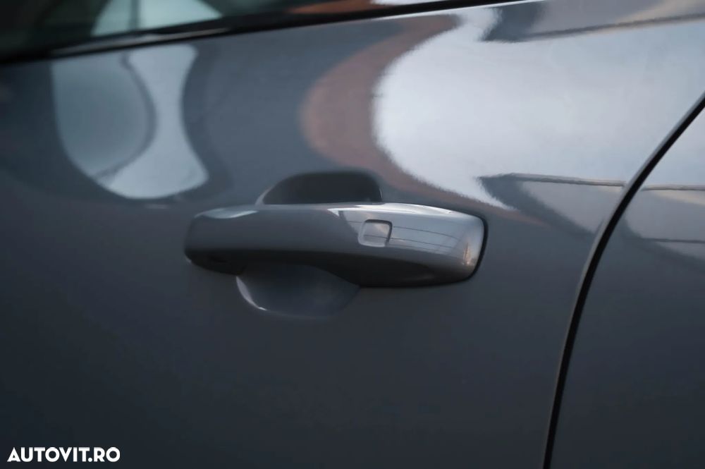 Volvo XC 60 B4 MHEV AT AWD Plus Dark - 19