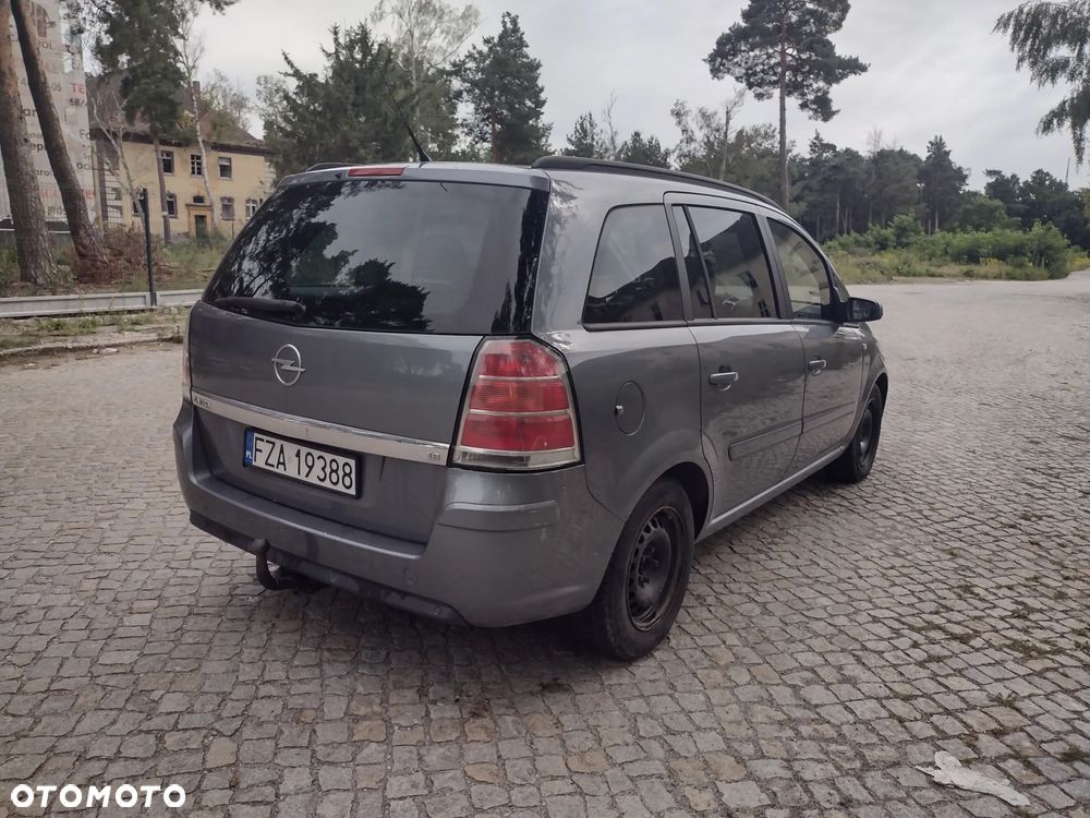 Opel Zafira 1.8 Family Plus - 2