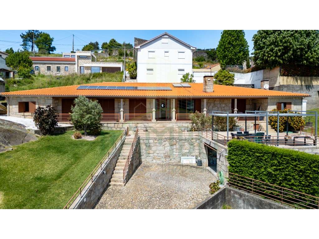 Moradia T4 térrea, com piscina, para venda em Vilar de Mouros. - Grande imagem: 2/30