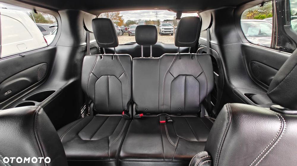 Chrysler Pacifica - 15