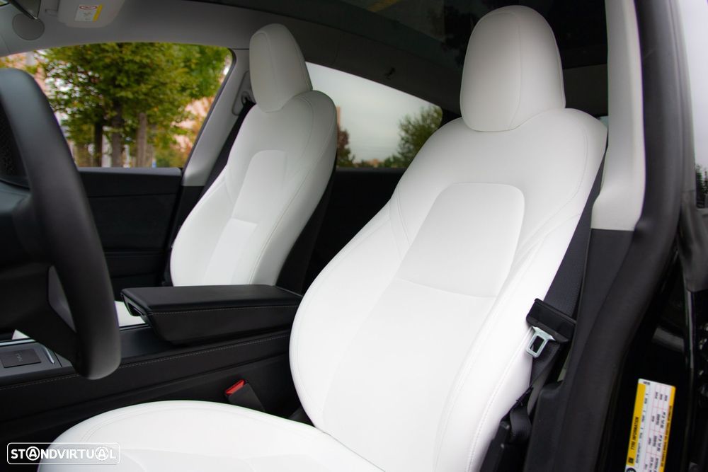 Tesla Model Y Long Range Dual Motor AWD - 4