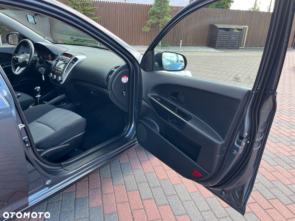 Kia Ceed 1.4 CVVT Attract - 24