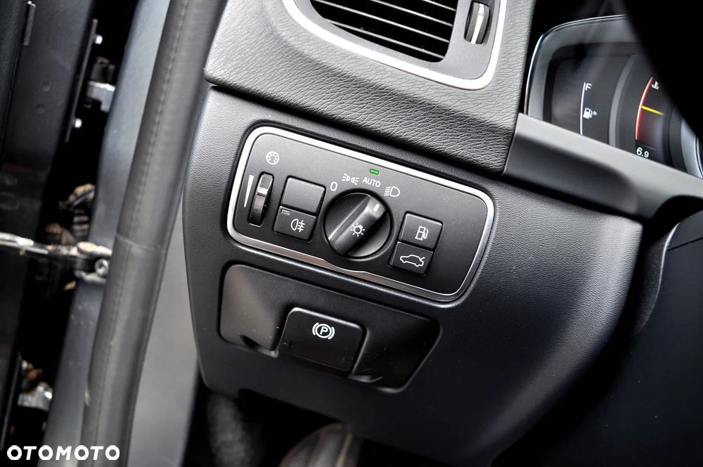 Volvo V60 D4 Geartronic R-Design - 33