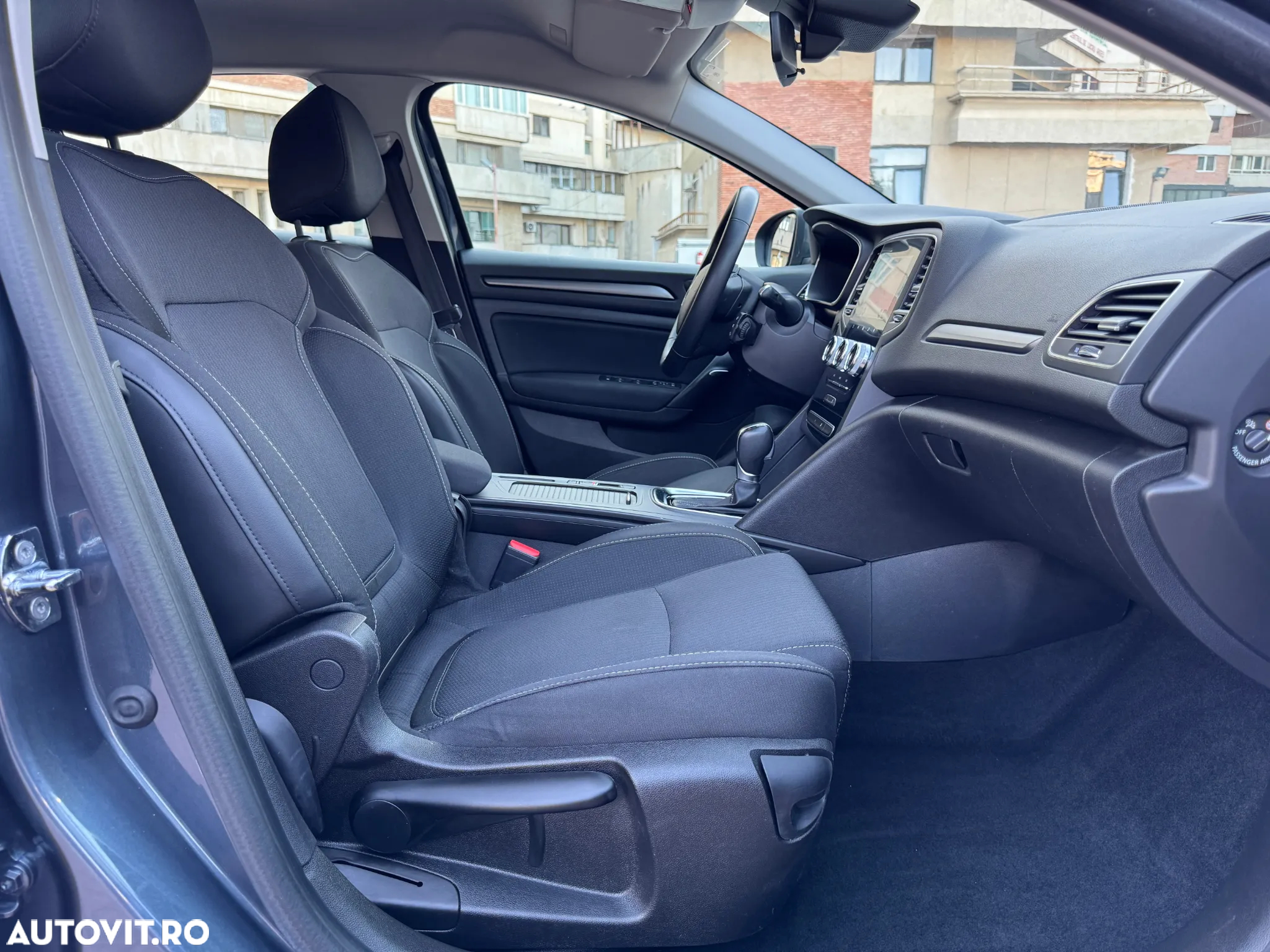 Renault Megane Grandtour E-TECH Plug-in 160 BUSINESS EDITION - 14