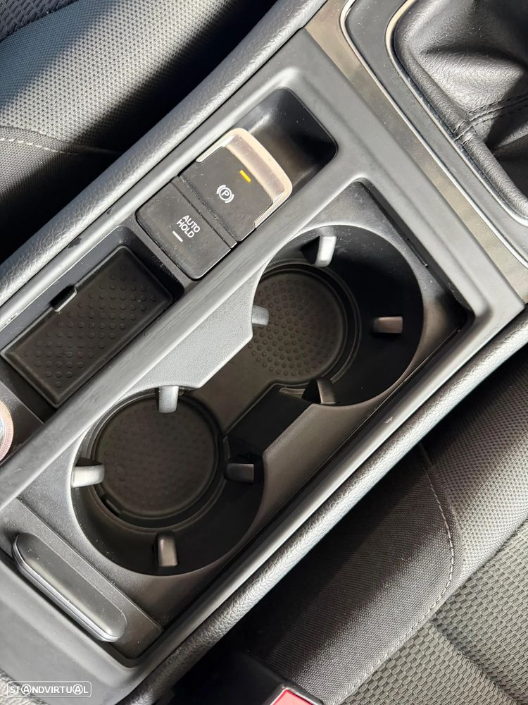 VW Golf 1.6 TDI Confortline - 24