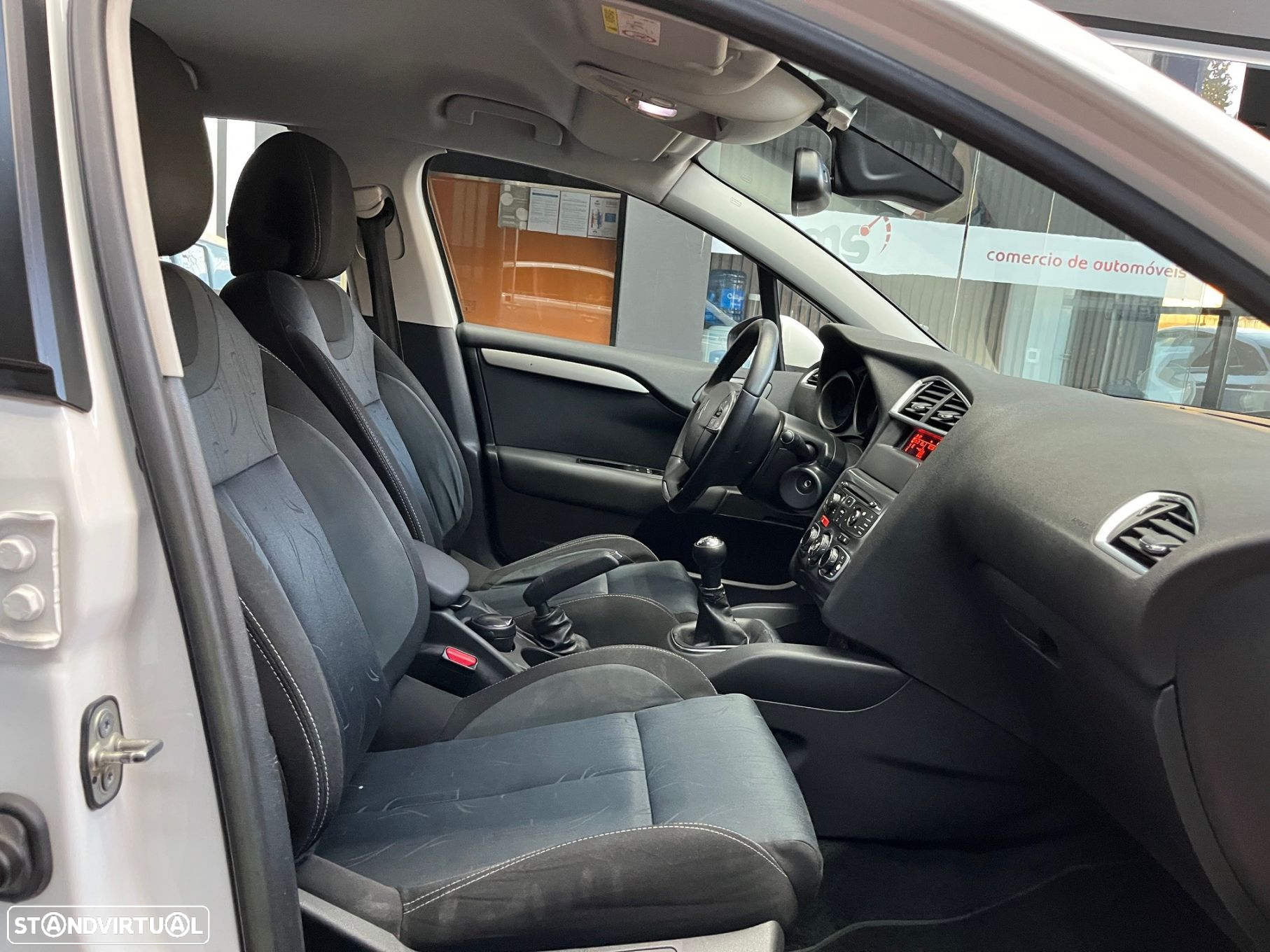 Citroën C4 1.6 HDi Attraction 104g - 9
