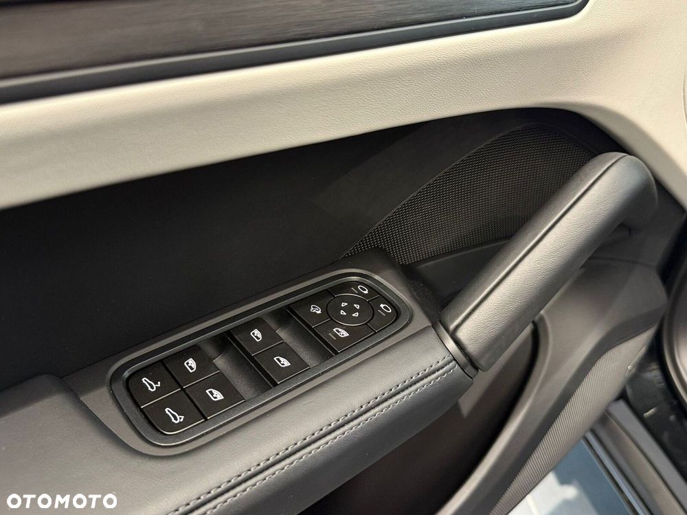Porsche Cayenne - 16