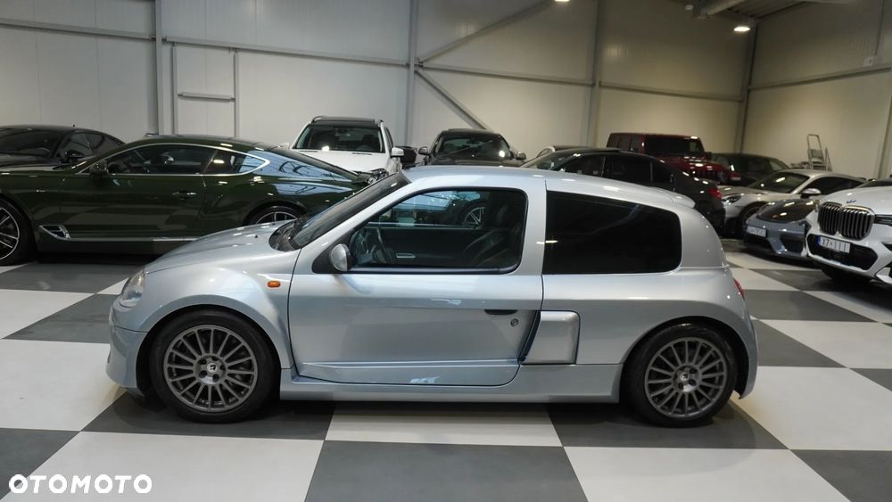 Renault Clio 3.0 V6 Sport - 14